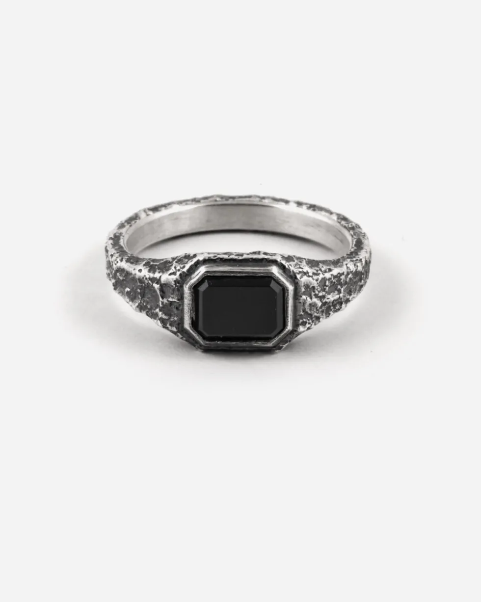 ANELLO CHEVALIER MATERIC CON PIETRA NERA
