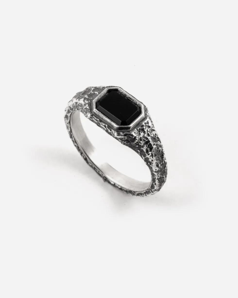 ANELLO CHEVALIER MATERIC CON PIETRA NERA