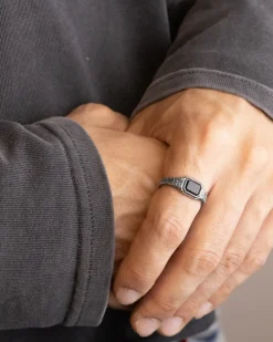 ANELLO CHEVALIER MATERIC CON PIETRA NERA