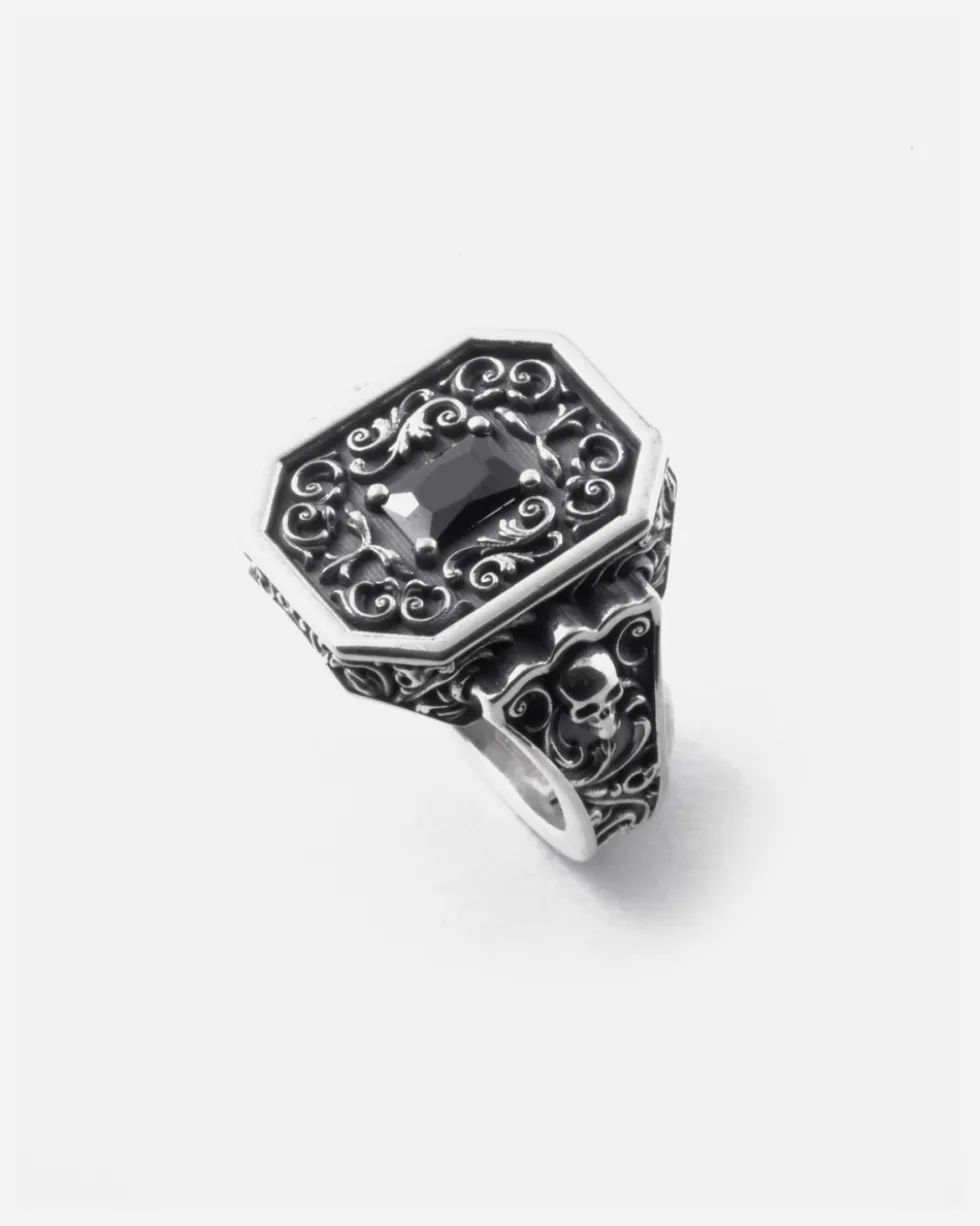 ANELLO CHEVALIER OTTAGONO DECORATO CLYDE IN ARGENTO CON PIETRA NERA