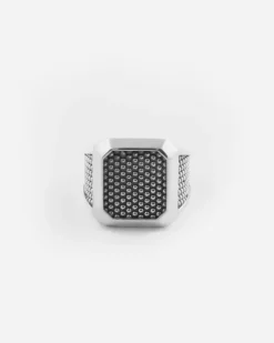 ANELLO CHEVALIER OTTAGONO LISCIO CON TEXTURE PUNTINATA IN ARGENTO