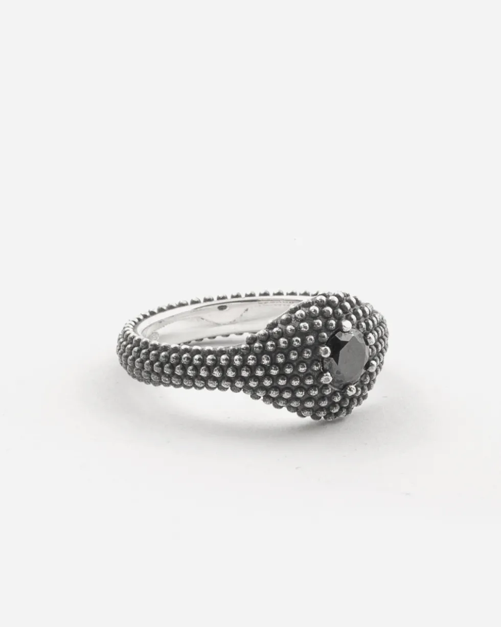 ANELLO CHEVALIER PUNTINATO THOUSAND EYES IN ARGENTO CON BRILLANTE NERO