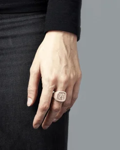 ANELLO CHEVALIER QUADRATO PUNTINATO CON LETTERA INIZIALE PERSONALIZZABILE