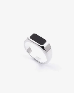 ANELLO CHEVALIER RETTANGOLO ORIZZONTALE IN ARGENTO CON PIETRA NERA