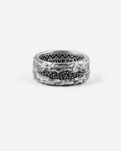 ANELLO FASCIA MATERIC CON PIETRE NERE