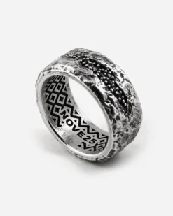 ANELLO FASCIA MATERIC CON PIETRE NERE