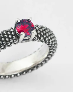 ANELLO FEDE SOLITARIO PUNTINATA CON BRILLANTE ROSSO