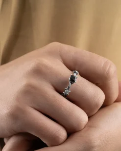 ANELLO SOLITARIO FILO SPINATO IN ARGENTO CON BRILLANTE NERO