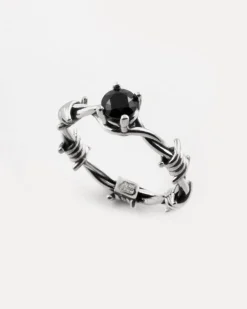 ANELLO SOLITARIO FILO SPINATO IN ARGENTO CON BRILLANTE NERO