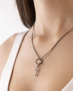 CIONDOLO MINI CHARM CHIAVE PUNTINATA IN ARGENTO