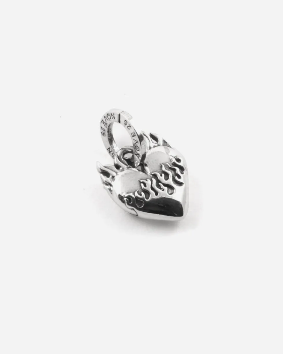 CIONDOLO MINI CHARM CUORE CON FIAMMA IN ARGENTO