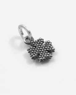 CIONDOLO MINI CHARM QUADRIFOGLIO PUNTINATO IN ARGENTO